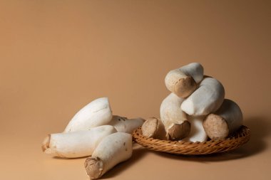 Pişirme, domates, soğuk, zerdeçal, limon, Bebek Mısırı, Eringi mantarı için hammadde