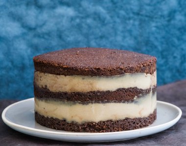 Vanilyalı çikolatalı pasta.