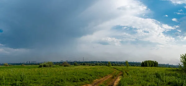 Hujan Atas Kota Yang Jauh — Stok Foto