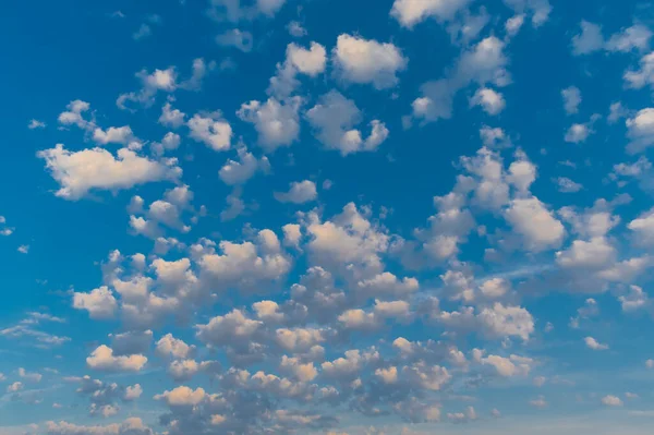 Awan Putih Langit Biru Pagi — Stok Foto