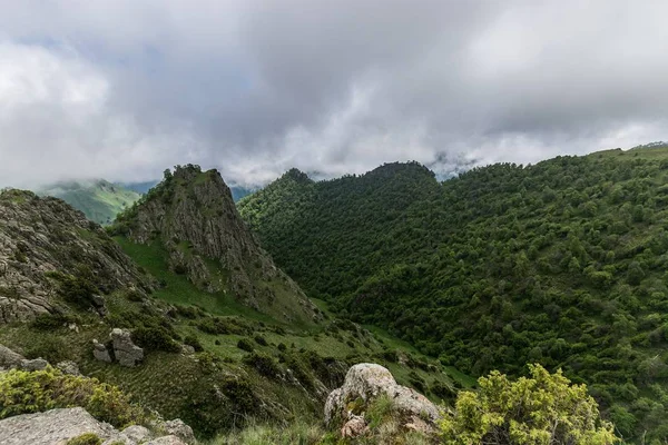 Rock massif Malka Nehri vadisinde 