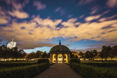Geceleri Hofgarten, Almanya 'nın Bavyera eyaletinde yer alan bir bahçedir..