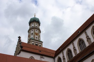 Augsburg, Bavar 'daki St. Ulrich ve St. Afra Manastırı cephesi.