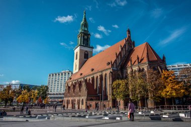 Alexanderplatz yakınlarında St. Mary Kilisesi veya Almanca Marienkirche 