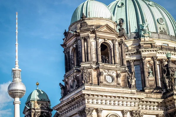 Berlin Katedrali (Berliner Dom) ve Berlin TV Kulesi (Berliner Fe