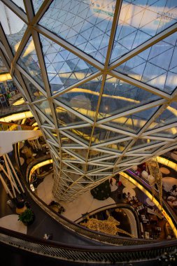 Frankfurt, Almanya 'daki MyZeil alışveriş merkezinin içinde.