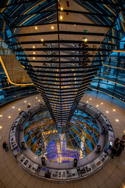 Внутрішній Вигляд Куполи Вершині Будівлі Рейхстагу — стокове фото