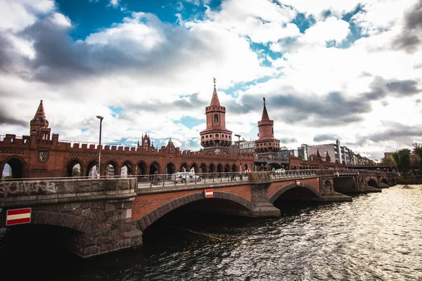 Oberbaumbruecke Puente Sobre Spree Berlín Alemania — Foto de Stock