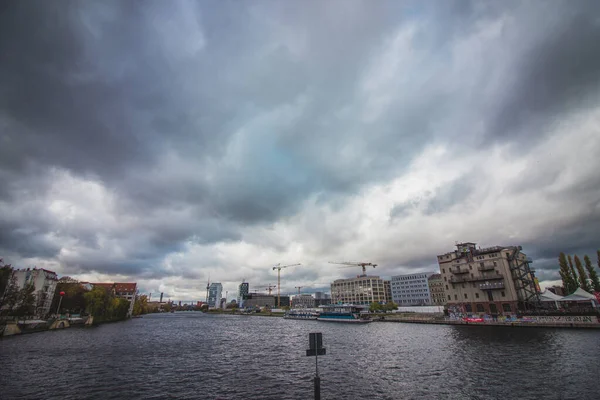 Vista Del Río Spree Día Nublado Berlín Alemania — Foto de Stock