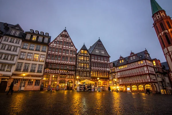 Średniowieczne Budynki Historyczne Starym Rynku Miasta Romerberg Frankfurcie Nad Menem — Zdjęcie stockowe