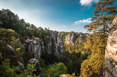 Bastei Parkı Sakson İsviçre Ulusal Parkı, Almanya. Bastei Köprüsü, Sakson İsviçre Ulusal Parkı.