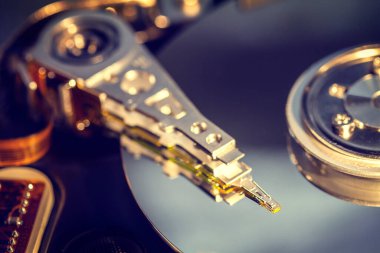 Sabit disk baş ayrıntılarını okuyun.