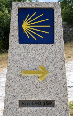 Aziz James 'in yolu, sarı bir okla Santigo de Compostela' ya olan mesafeyi gösteriyor.