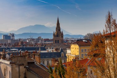Grenoble. Şehrin havadan görünüşü.