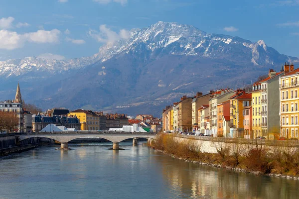 Grenoble. El dique de la ciudad . — Foto de Stock