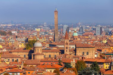Bologna. Şehrin havadan görünümü.