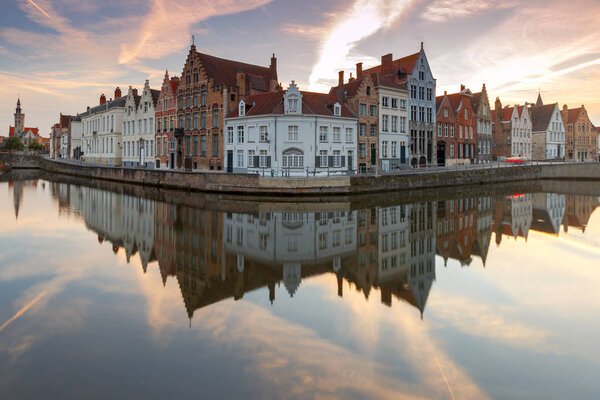 Bruges. Canal Spiegel Rei.