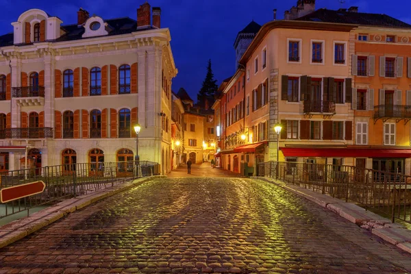 Annecy. A naplemente a régi város. — Stock Fotó