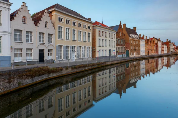 Bruges. Canal Spiegel Rei. — Stock Photo, Image