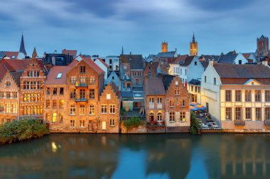 Gent. Gün batımında şehir set.