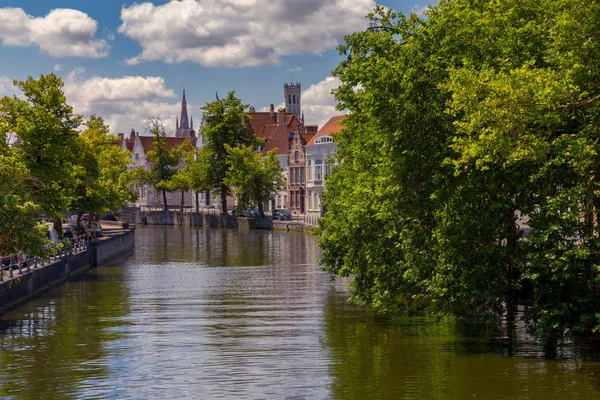 Bruges. Green canal. — Stock Photo, Image