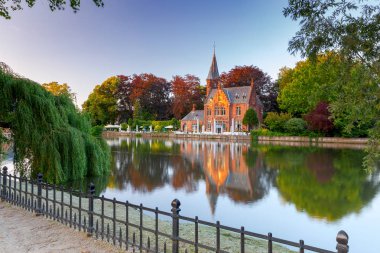 Brugge. Gün batımında Minnevater park.