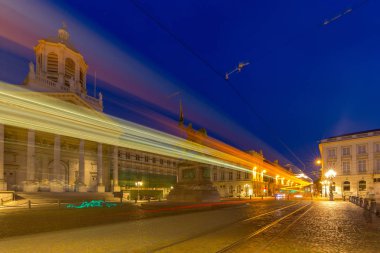 Brüksel. Gün batımında Kraliyet Meydanı.