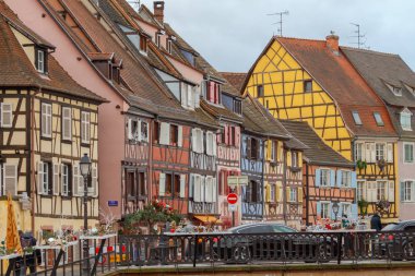 Colmar. Yarı ahşap evleri.