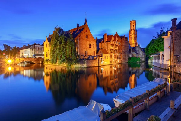 Bruges. City canal in night lighting. — Stock Photo, Image