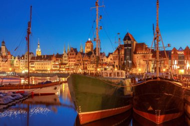 Gdansk. Geceleri Orta dolgu.