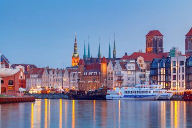 Gdansk. Geceleri Orta dolgu.