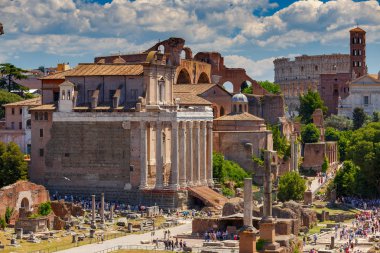 Roma. Gün batımında roman Forum.