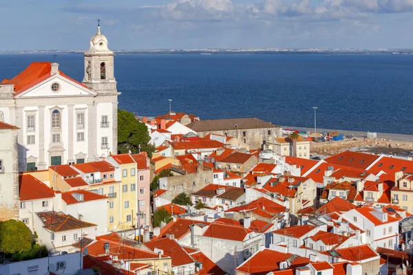 Lisbon. Şehrin havadan görünümü.