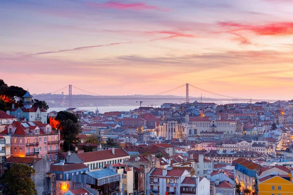 Lisbon. Şehrin havadan görünümü.