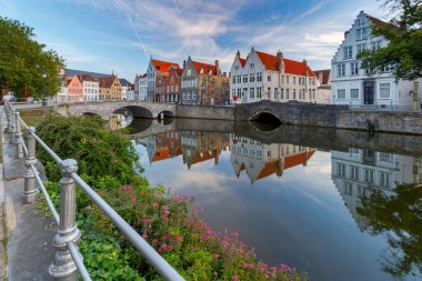 Bruges. Kanal Spiegel Rei.