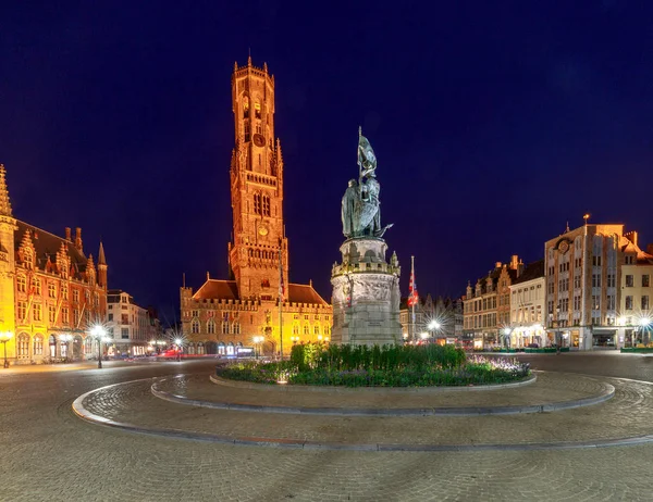 Brugge. Praça do mercado ao pôr do sol . — Fotografia de Stock