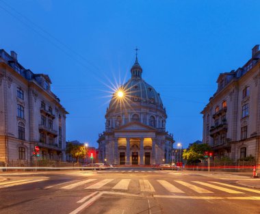 Kopenhag. Frederick kilise şafak.