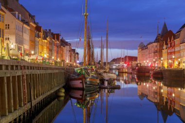 Kopenhag. Şafakta Nyhavn kanal..