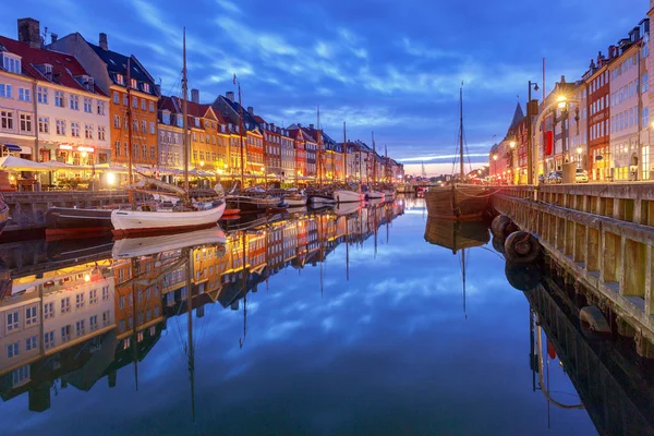 Barevné Fasády Starých Středověkých Domů Lodí Podél Průplavu Nyhavn Dánsko — Stock fotografie