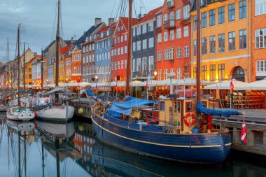 Kopenhag. Şafakta Nyhavn kanal..