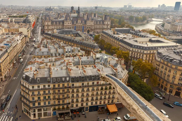 Paris mi? Şehrin havadan görünüşü. — Stok fotoğraf