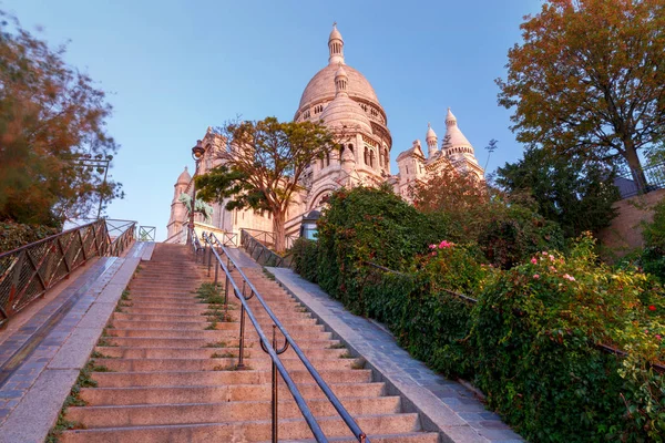 Paris. Sacré Cœur tôt le matin . — Photo