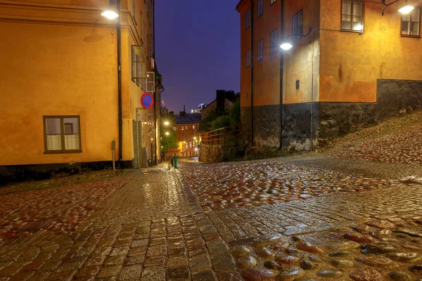 Stockholm. Stará ulice v noci. — Stock fotografie