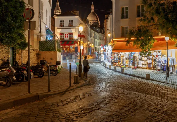 Eski Sokak Görünümü Gece Aydınlatma Montmartre Tepe Üzerinde Paris Fransa — Stok fotoğraf