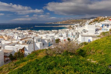 Chora. Mykonos. Şehrin havadan görünümü.