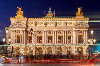 Paris. Opera Binası gece.