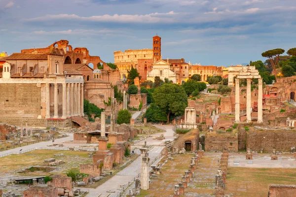 Roma. Foro Romano al tramonto . — Foto Stock