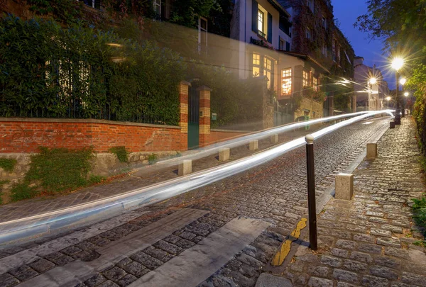 Paris. alte straße auf dem berg montmartre. — Stockfoto