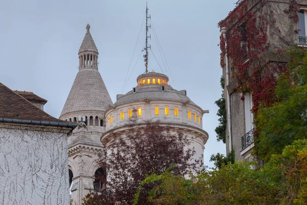 Paris. Sacre Coeur tidigt på morgonen. — Stockfoto