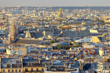 Paris. Gündoğumu, şehrin havadan görünümü.